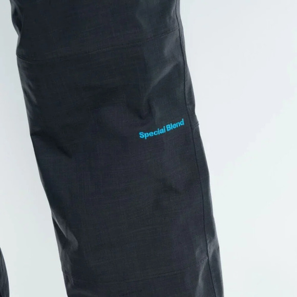 Special Blend Women's Black Snowboarding Skiing Cargo pants | Small - Picture 5 of 9